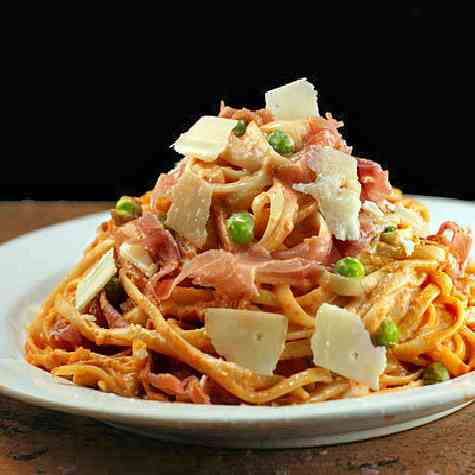 Creamy Tomato Alfredo Linguine