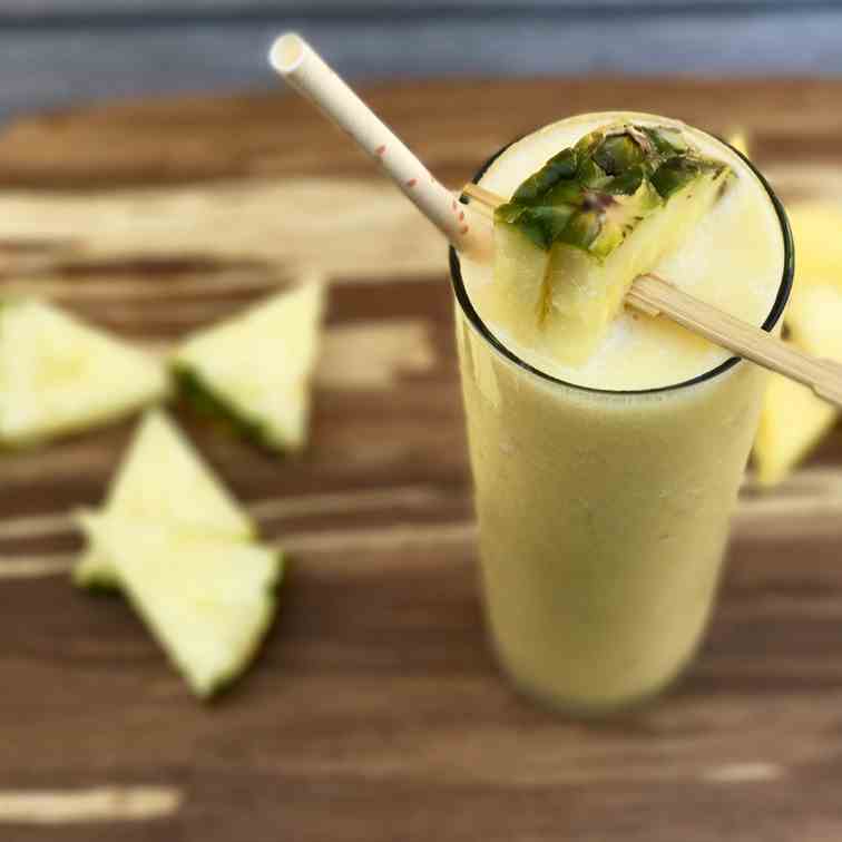  Mango-Pineapple Protein Smoothie