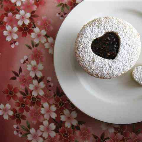 Linzer Cupcakes