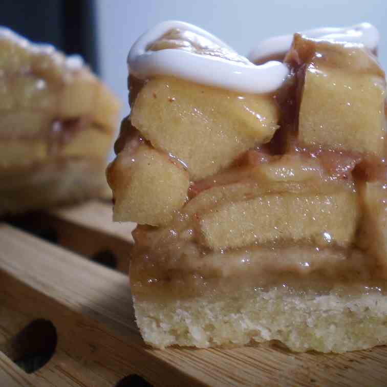 Sky High Apple Pie Bars