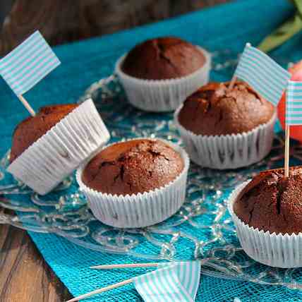 Chocolate fudge cake with praline & almond