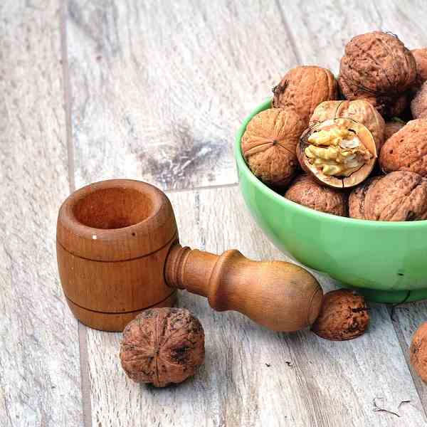 Elixir With Walnuts For The Thyroid Gland