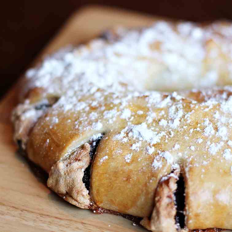 Yeasted Meringue Coffee Cake