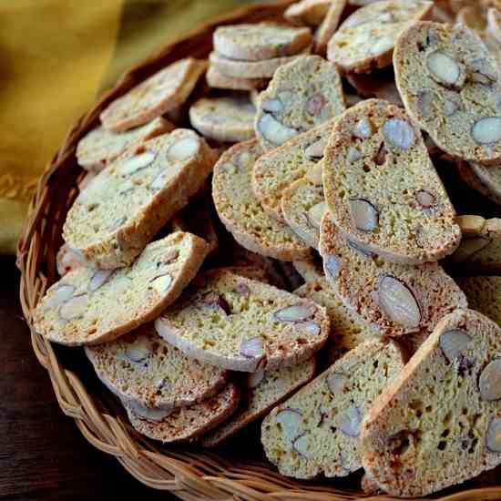 Thin Crispy Almond Biscotti di Nunzia