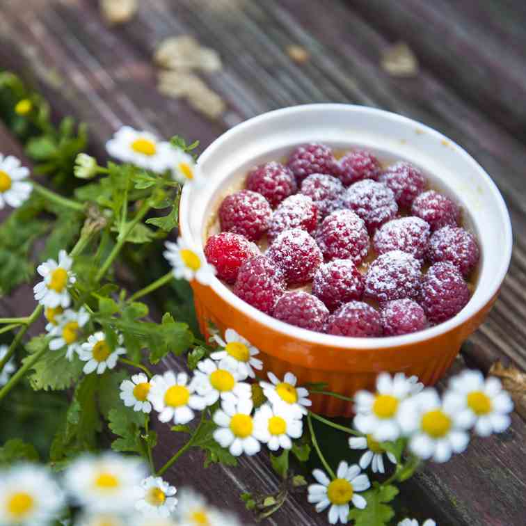 Creme brulee with raspberries