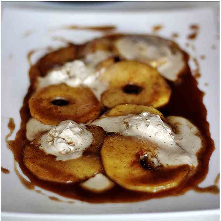 Caramelized apples in rum-caramel sauce