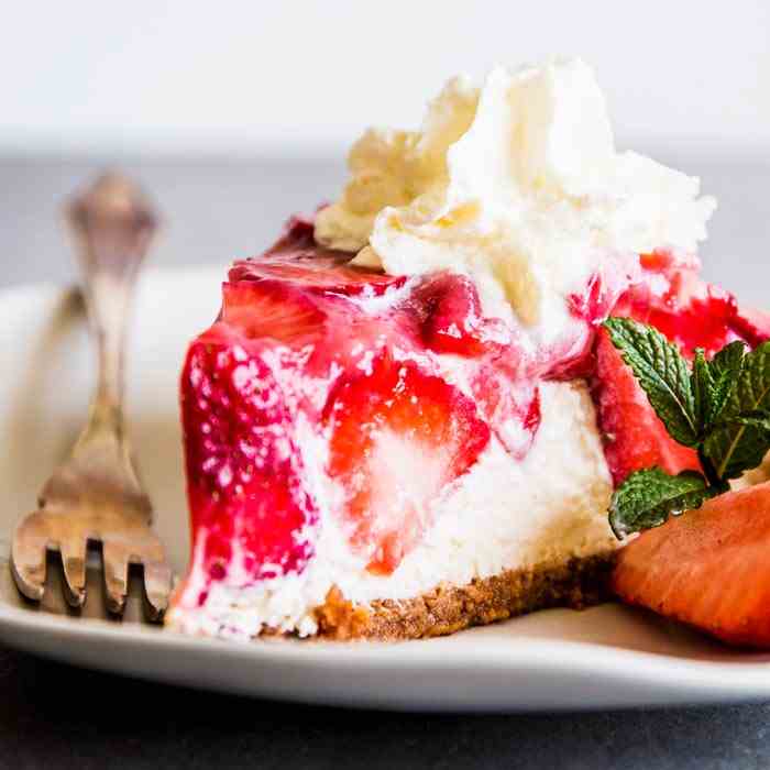 No Bake Strawberry Cheesecake Pie