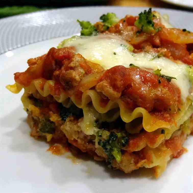 Three-cheese turkey lasagna with broccoli