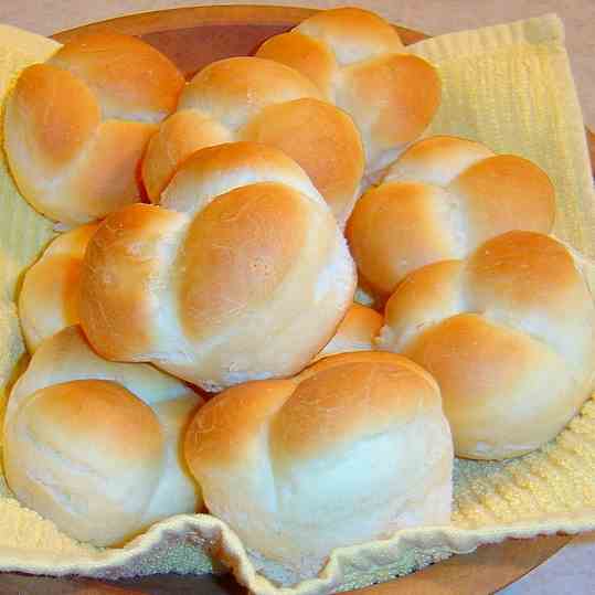 Cloverleaf Dinner Rolls