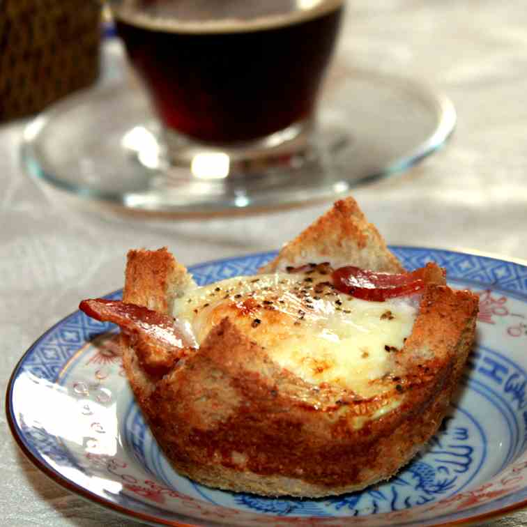 Breakfast egg in bread