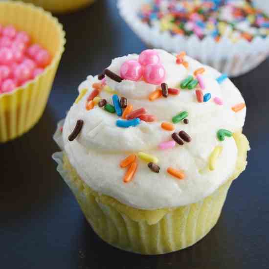 Homemade Vanilla Cupcakes