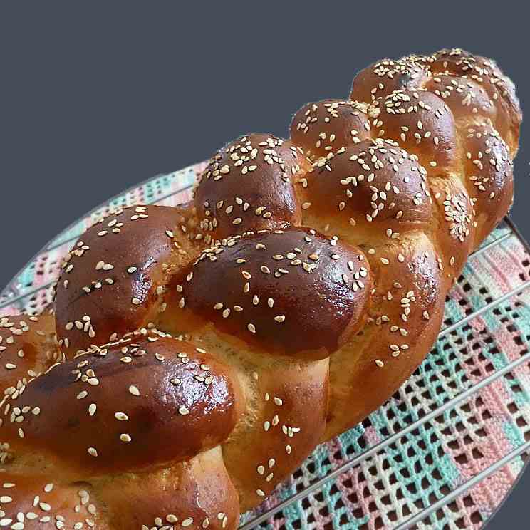 Soft CHALLAH with whole and rye wheat