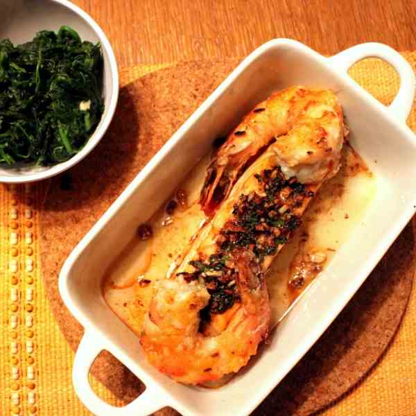 Garlic-Salmon with fried Prawns