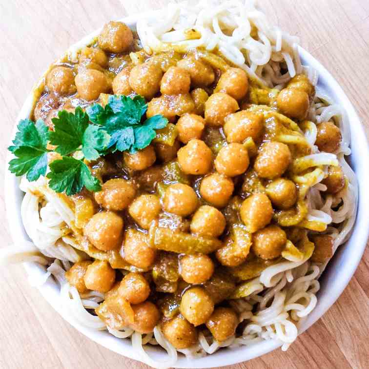 20-Minute Curry Coconut Chickpea Noodle Bo