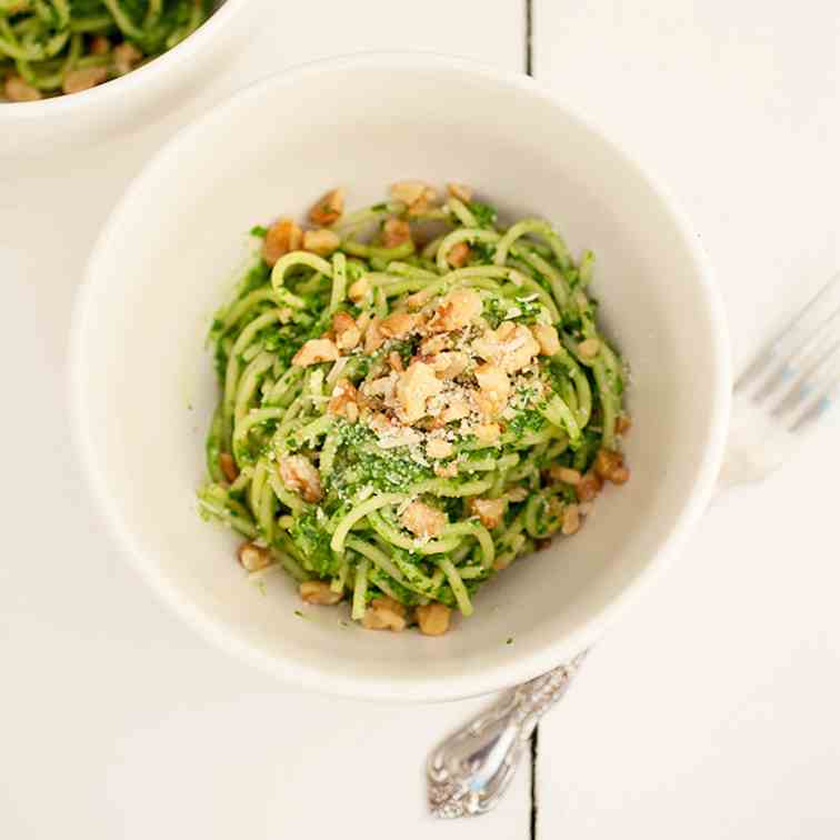 Spinach and Walnut Pesto