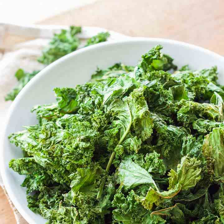 Baked Garlic Kale Chips