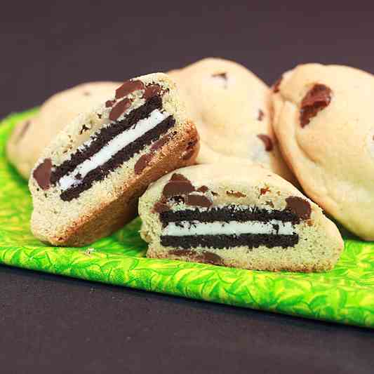 Oreo-Stuffed Chocolate Chip Cookies