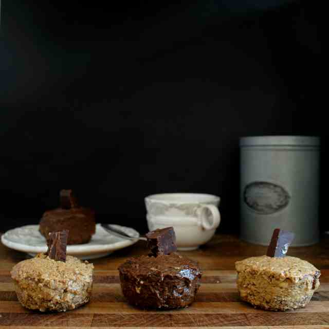 Chocolate bite size cakes