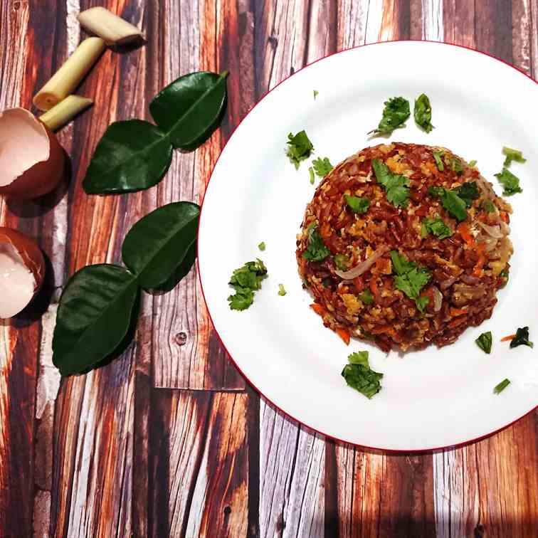 stir-fried red rice with vegetables