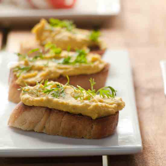 Spicy Avocado Crostini 