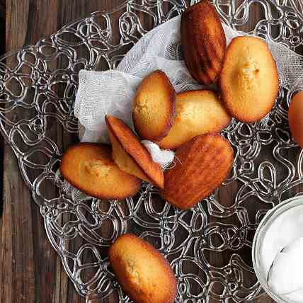 Madeleines cakes with coconut butter