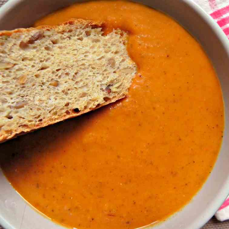 The Best Creamy Roasted Tomato Soup