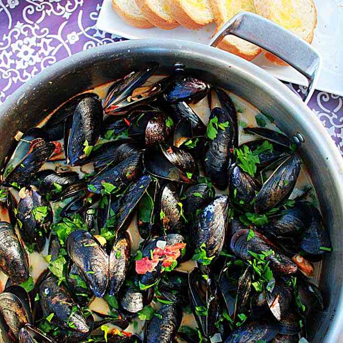 Steamed mussels