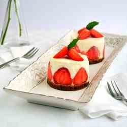 Strawberry cheesecakes unbaked