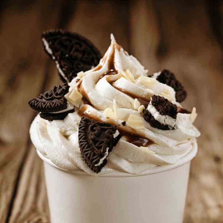 Super Simple Oreo Ice Cream Sundae