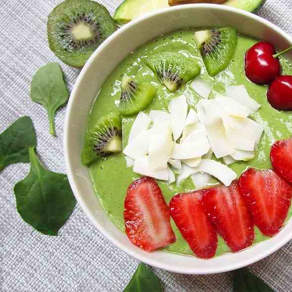 Vegan Avocado Spinach Green Smoothie Bowl