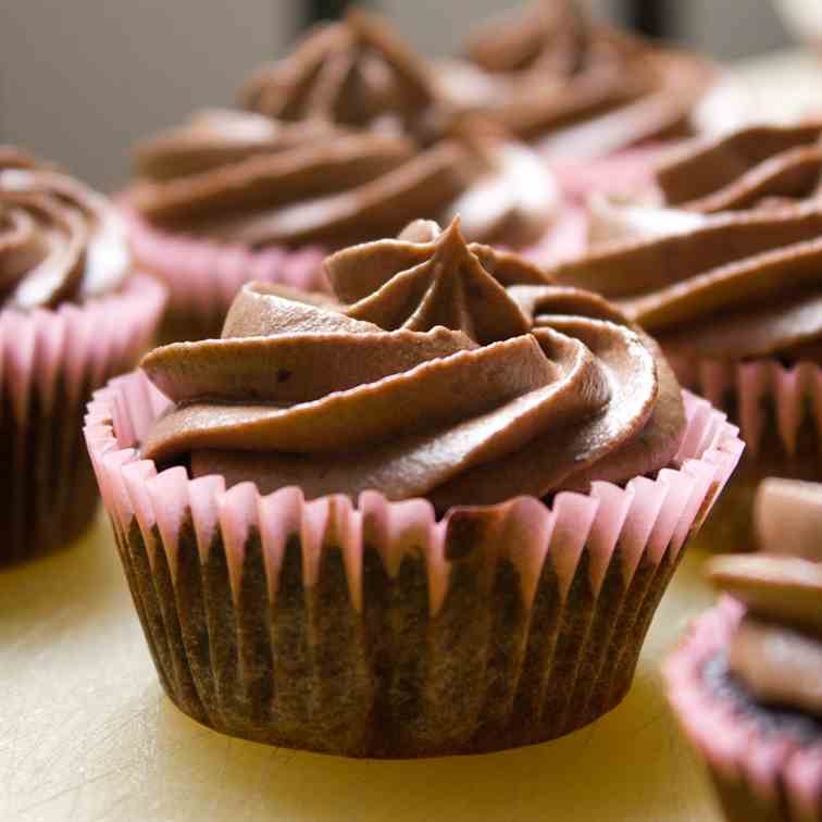 Vanilla & Chocolate Cupcakes