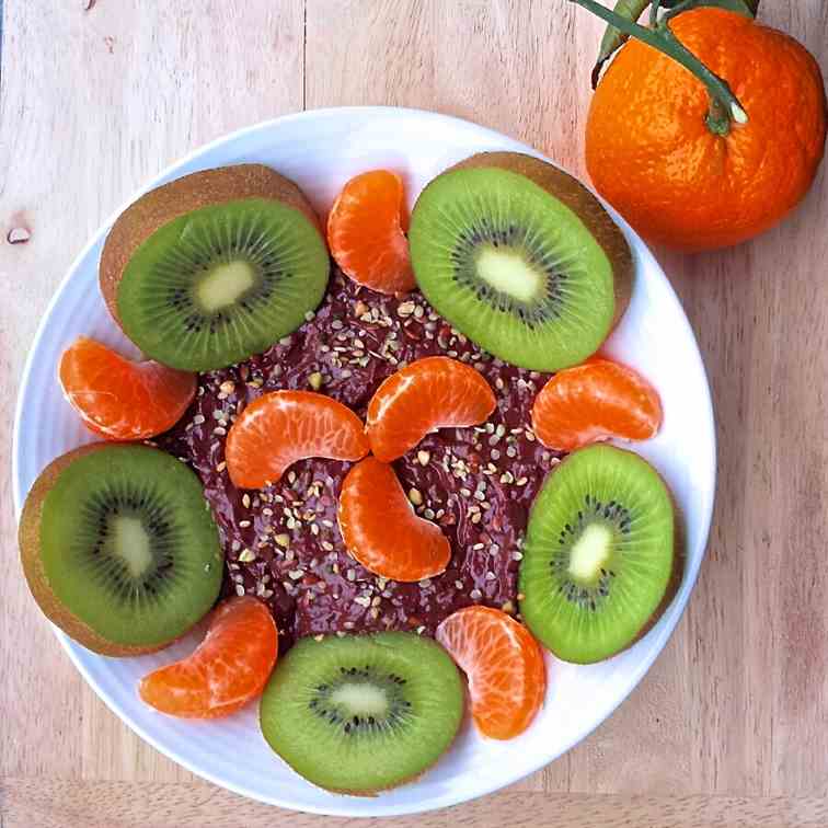 Cocoa Kiwi Tangerine Smoothie Bowl