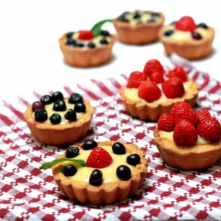 Vanilla fruit mini tarts – vegan recipe