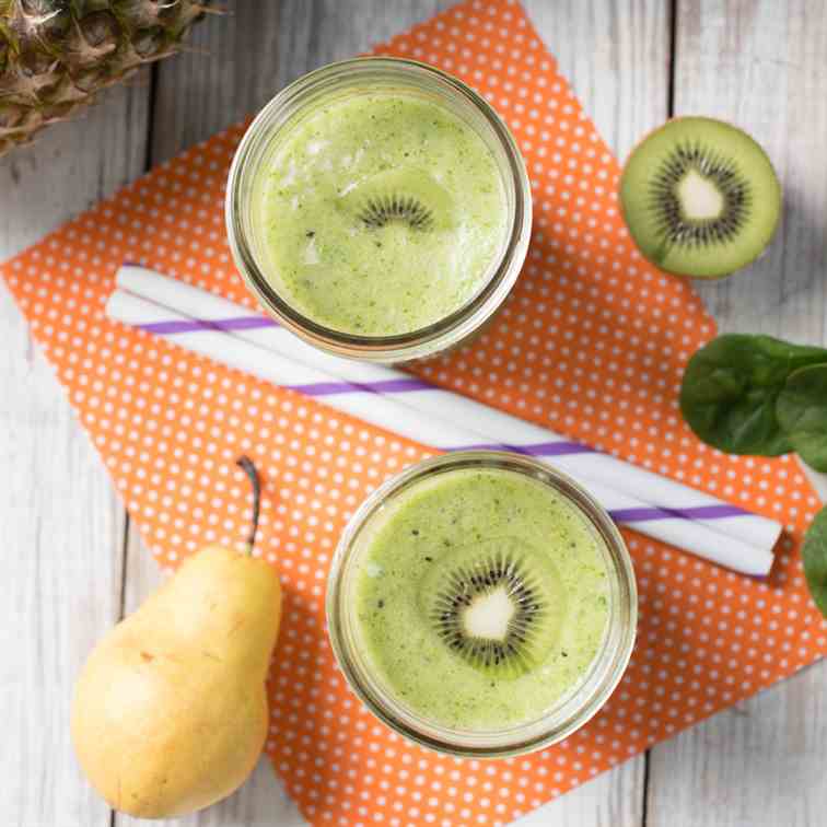 Kiwi Pear Spinach Pineapple Smoothie