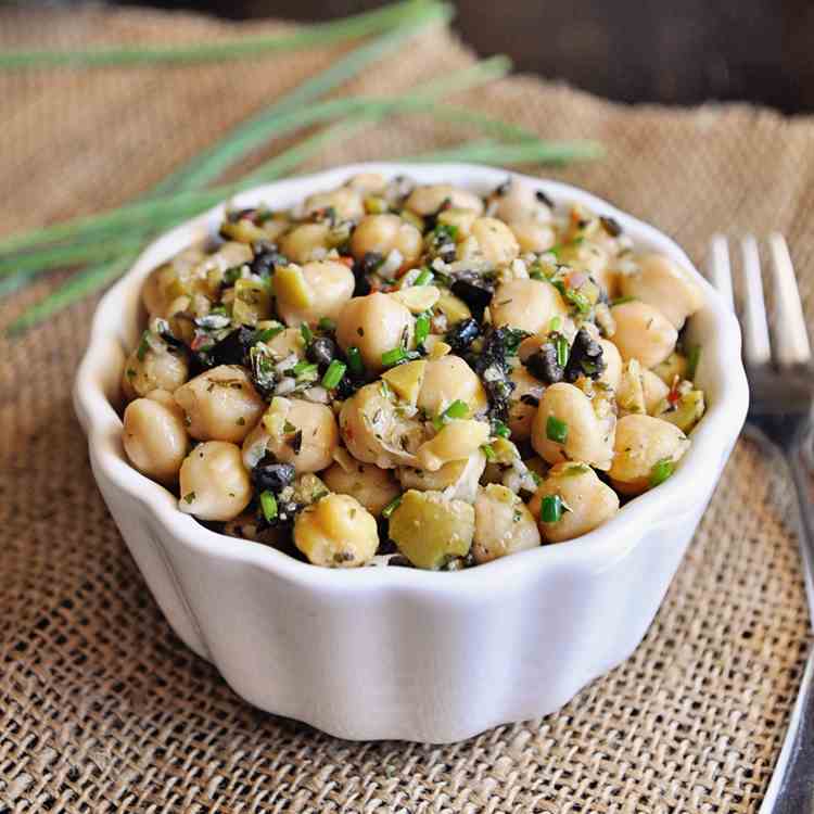 Mediterranean Chickpea Salad 