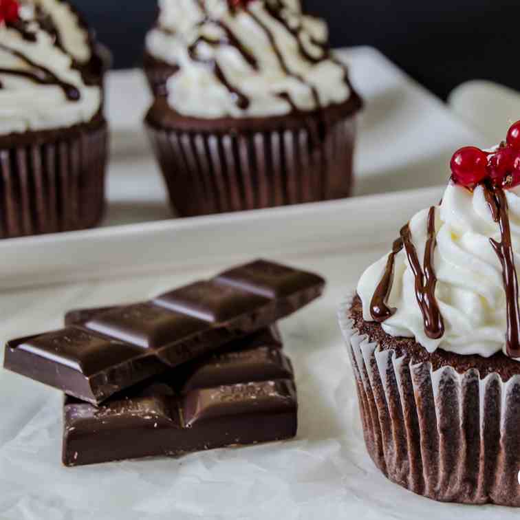 Chocolate Vanilla Cupcakes