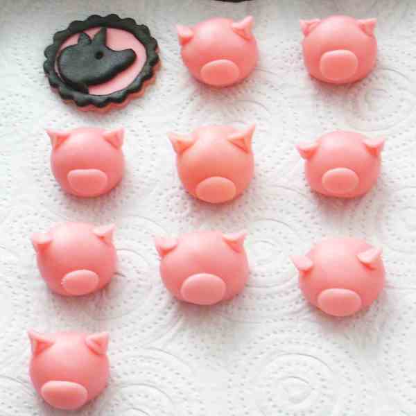 Piggy Troops Cupcakes