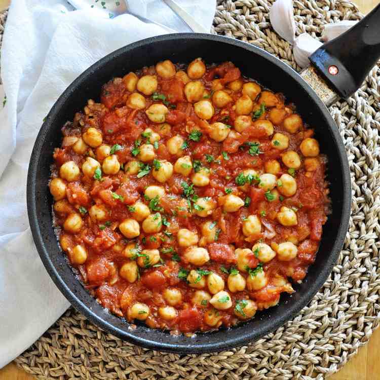 Spanish GARBANZO BEAN SKILLET