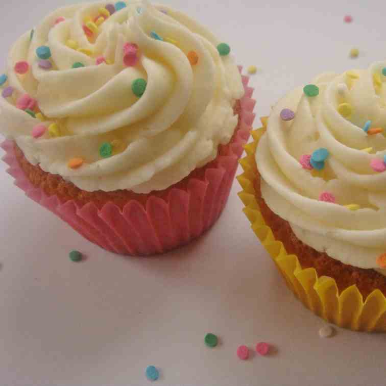 Vanilla Cupcakes with Vanilla Buttercream