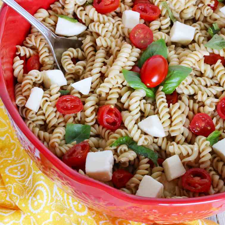 Easy Caprese Pasta Salad