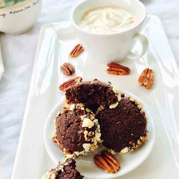 Flaxseed, cacao and pecan nuts cookies