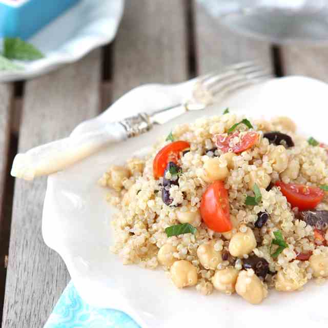 Quinoa Salad with Chickpeas, Olives & Mint