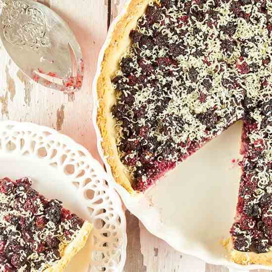 Wild blackberry pie