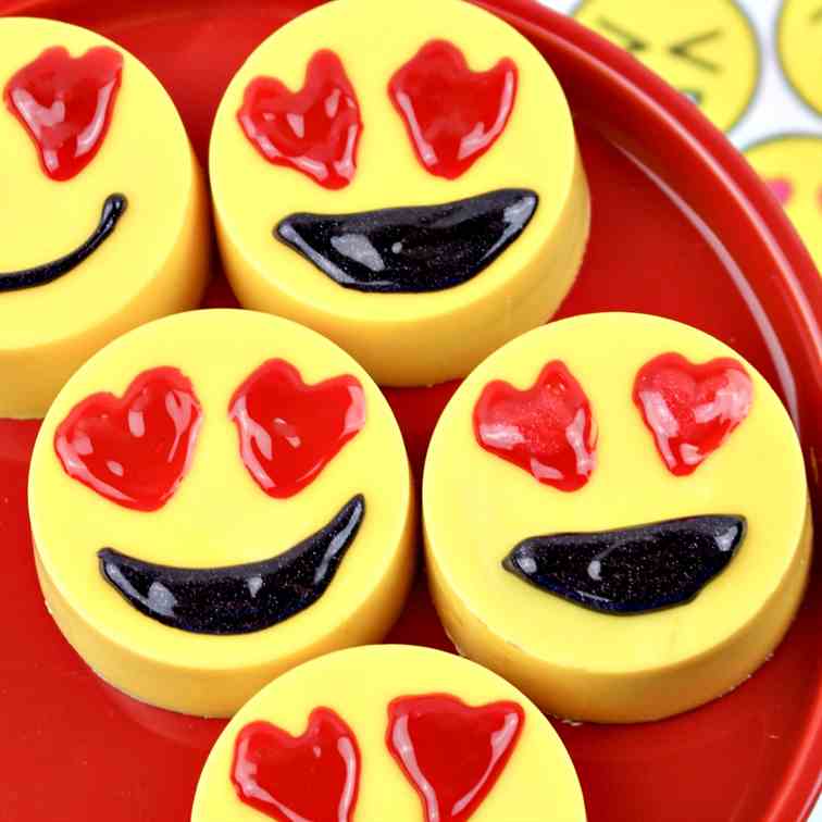 Heart Eyes Emoji Valentine Oreos