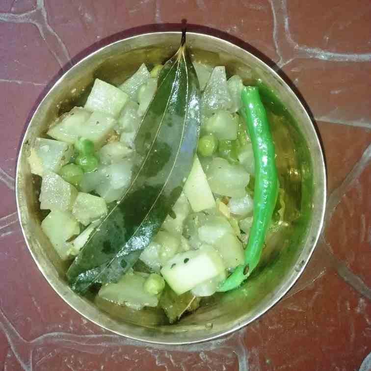 Lau shukto - Bengali bottlegourd curry