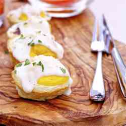 Eggs Florentine Toast Cups