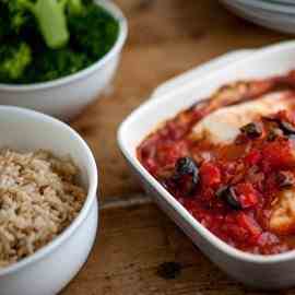 Baked cod with tomato sauce