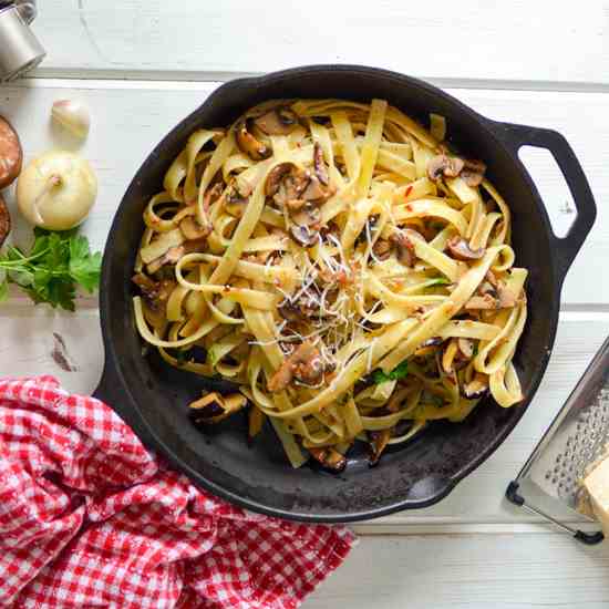 Fettuccine with Crimini Mushrooms