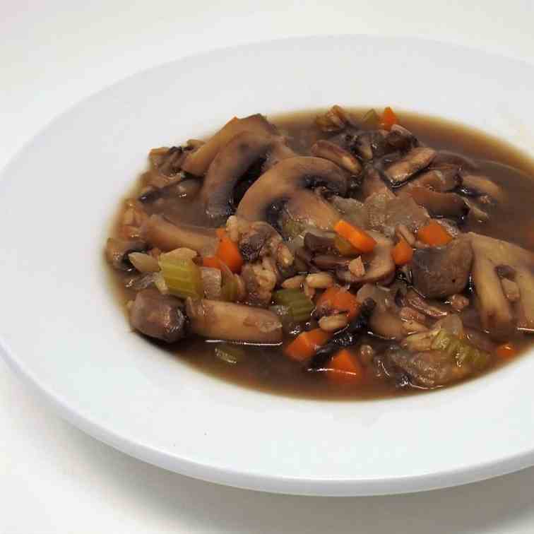 Hearty Mushroom and Farro Soup