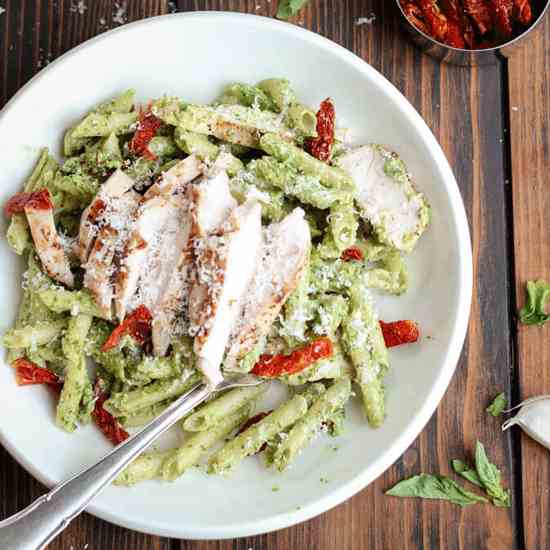 Creamy Pesto Pasta with Chicken 